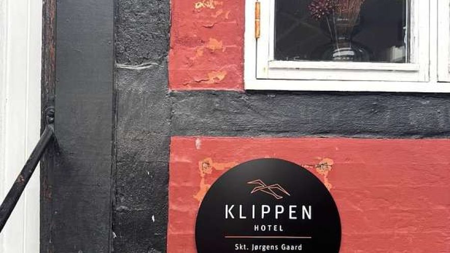 Originalt episodebillede til Det er godt de rige kører over for rødt i Thorborgs Dagbog